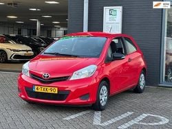 Rood Gebruikt 2011 Toyota Yaris Hatchback | € 2.999 (Goede deal)