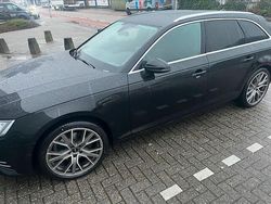 Zwart (metallic) Gebruikt 2017 Audi A4 Sport Stationwagen | € 12.995 (Eerlijke prijs)