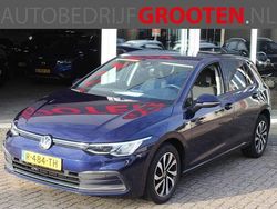 Blauw Gebruikt 2022 VW Golf VIII Business Hatchback | € 16.988 (Eerlijke prijs)