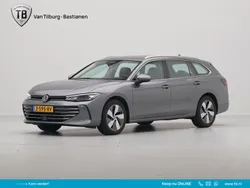Grijs Gebruikt 2024 VW Passat Business Stationwagen | € 44.435