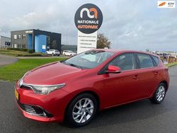 Rood Gebruikt 2016 Toyota Auris Hatchback | € 7.499