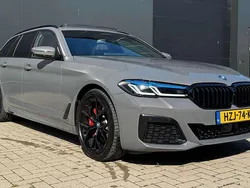Grijs Gebruikt 2022 BMW 530e M Sport Stationwagen | € 46.950 (Iets duurder)