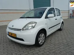 Wit Gebruikt 2005 Daihatsu Sirion Hatchback | € 1.995 (Eerlijke prijs)