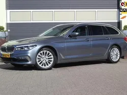 Grijs, metallic lak Gebruikt 2018 BMW 520 Executive Stationwagen | € 26.900 (Goede deal)