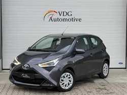 Grijs Gebruikt 2022 Toyota Aygo X-play Hatchback | € 14.450 (Super prijs)