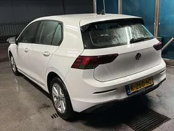 Wit Gebruikt 2021 VW Golf Life Coupé | € 16.000