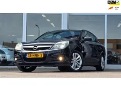 Zwart Gebruikt 2009 Opel Vectra Executive Hatchback | € 4.744 (Iets duurder)