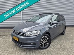 Grijs Gebruikt 2024 VW Touran Highline MPV | € 38.888 (Iets duurder)