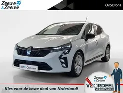 Wit Gebruikt 2024 Renault Clio V Evolution Hatchback | € 18.930 (Eerlijke prijs)