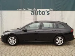 Zwart Gebruikt 2021 VW Golf VIII Life Stationwagen | € 17.900 (Goede deal)
