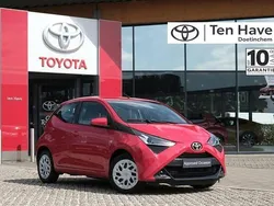 Rood Gebruikt 2021 Toyota Aygo X-play Hatchback | € 13.400 (Iets duurder)