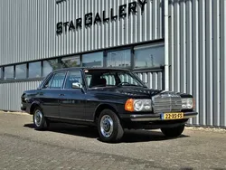 Blauw Gebruikt 1982 Mercedes E230 Sedan | € 17.950