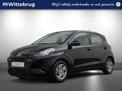 Donker zwart metallic Gebruikt 2024 Hyundai i10 Comfort Hatchback | € 17.450 (Eerlijke prijs)