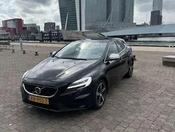 Zwart Gebruikt 2018 Volvo V40 Stationwagen | € 18.500 (Eerlijke prijs)