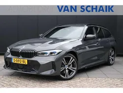 Grijs Gebruikt 2023 BMW 330e M Sport Stationwagen | € 39.945 (Goede deal)