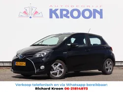 Zwart Gebruikt 2017 Toyota Yaris Hybrid Trend Hatchback | € 14.750 (Eerlijke prijs)