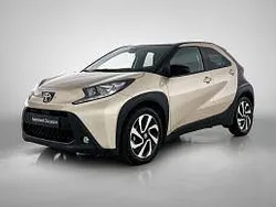 Beige, metallic lak Gebruikt 2023 Toyota Aygo Pulse Hatchback | € 21.945 (Eerlijke prijs)