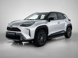 Zilver metallic Gebruikt 2022 Toyota Yaris SUV | € 29.500