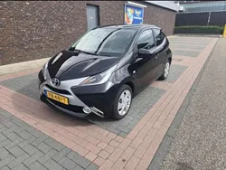 Zwart Gebruikt 2017 Toyota Aygo X-play Hatchback | € 10.500 (Goede deal)