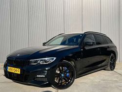 Zwart Gebruikt 2022 BMW 330e Executive Stationwagen | € 36.495 (Eerlijke prijs)