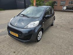 Grijs Gebruikt 2012 Peugeot 107 Access Hatchback | € 1.950 (Eerlijke prijs)