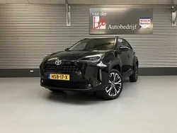 Zwart Gebruikt 2025 Toyota Yaris Cross Executive SUV | € 32.950 (Eerlijke prijs)