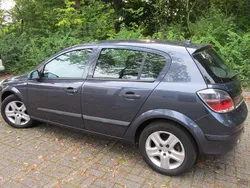 Grijs Gebruikt 2009 Opel Astra Edition Hatchback | € 3.950 (Eerlijke prijs)