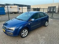 Blauw Gebruikt 2008 Ford Focus Ambiente Hatchback | € 3.245 (Eerlijke prijs)
