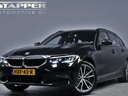Zwart Gebruikt 2021 BMW 330e Sport Line Stationwagen | € 27.795 (Super prijs)