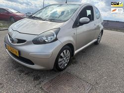 Bruin Gebruikt 2008 Toyota Aygo Hatchback | € 2.199 (Eerlijke prijs)