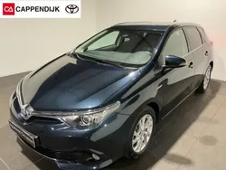 Grijs Gebruikt 2017 Toyota Auris Hatchback | € 17.299 (Eerlijke prijs)