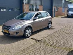 Beige Gebruikt 2007 Kia Ceed Hatchback | € 1.499