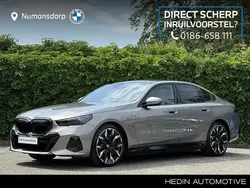 Grijs Gebruikt 2024 BMW 550e M Sport Sedan | € 87.895 (Eerlijke prijs)