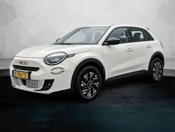 Wit Nieuw 2024 Fiat 600E Red SUV | € 25.275