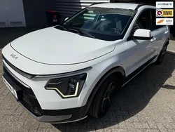 Wit, metallic lak Gebruikt 2023 Kia Niro SUV | € 25.950 (Eerlijke prijs)