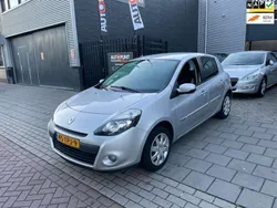 Grijs Gebruikt 2012 Renault Clio IV Authentique Hatchback | € 3.499 (Eerlijke prijs)