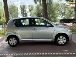 Grijs, metallic lak Gebruikt 2007 Daihatsu Sirion Hatchback | € 1.499 (Goede deal)