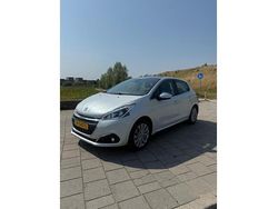 Wit Gebruikt 2016 Peugeot 208 Allure Hatchback | € 8.100 (Eerlijke prijs)
