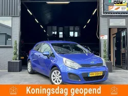 Blauw, metallic lak Gebruikt 2013 Kia Rio Comfort Hatchback | € 5.944 (Eerlijke prijs)
