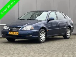 Blauw Gebruikt 2002 Toyota Avensis Executive Hatchback | € 1.850