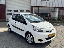 Wit Gebruikt 2012 Toyota Aygo Hatchback | € 4.450 (Eerlijke prijs)