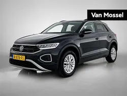 Zwart Gebruikt 2022 VW T-Roc Life SUV | € 23.900 (Iets duurder)