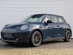 Blauw Nieuw 2025 Mini Cooper SE Essential Hatchback | € 41.257 (Eerlijke prijs)