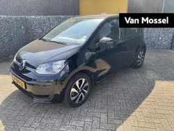 Zwart Gebruikt 2022 VW up! Active Hatchback | € 15.900 (Iets duurder)