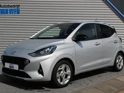 Zilver Gebruikt 2023 Hyundai i10 Comfort Hatchback | € 17.190 (Eerlijke prijs)