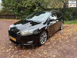 Zwart Gebruikt 2018 Ford Focus ST-Line Stationwagen | € 11.995 (Super prijs)