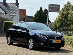 Blauw, metallic lak Gebruikt 2018 Peugeot 308 Stationwagen | € 10.990 (Eerlijke prijs)