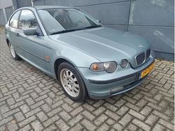 Groen (metallic) Gebruikt 2004 BMW 318 Compact Executive Hatchback | € 1.495 (Super prijs)