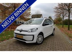 Wit Gebruikt 2017 VW up! take up! Hatchback | € 5.950 (Eerlijke prijs)