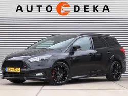 Zwart, metallic lak Gebruikt 2015 Ford Focus ST Stationwagen | € 17.950 (Eerlijke prijs)